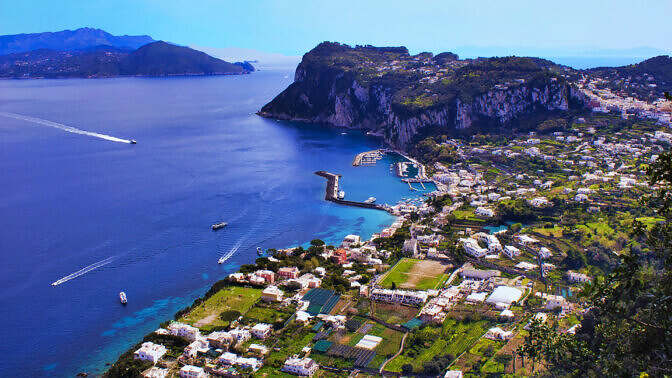 Trekking a Napoli, Capri e Procida per la festa della donna - in treno