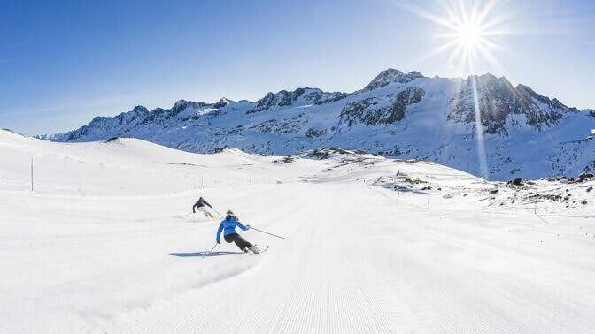Sci sul ghiacciaio della Val Senales